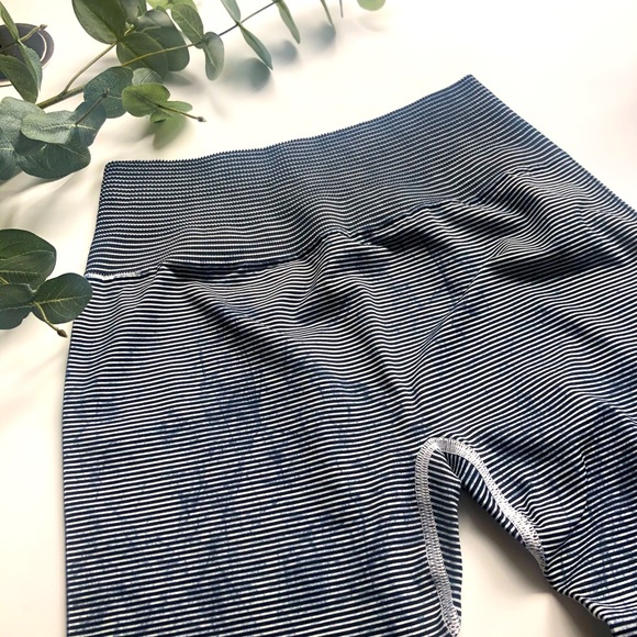 NWOT Lululemon Ebb to Train Tight *Wash Size 4 - Picture 5 of 8